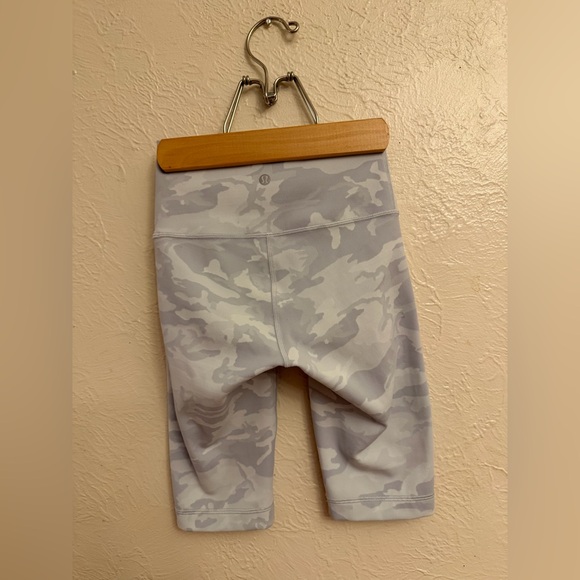 Lululemon Athletica shorts - Picture 7 of 8